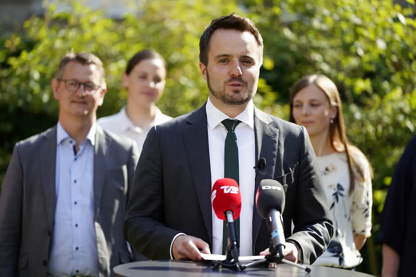 »En af de klassiske fejltagelser hos både økonomer og politikere er at forudsætte, at man har mere viden, end man har. En anden fejl er at være for langsom til at reagere, når omstændighederne ændrer sig. Men ideen med en strategi er hverken at beslutte sig for hurtigt eller tilpasse sig for langsomt. Den er at være rustet til at træffe de klogest mulige beslutninger,« skriver Otto Brøns-Petersen.