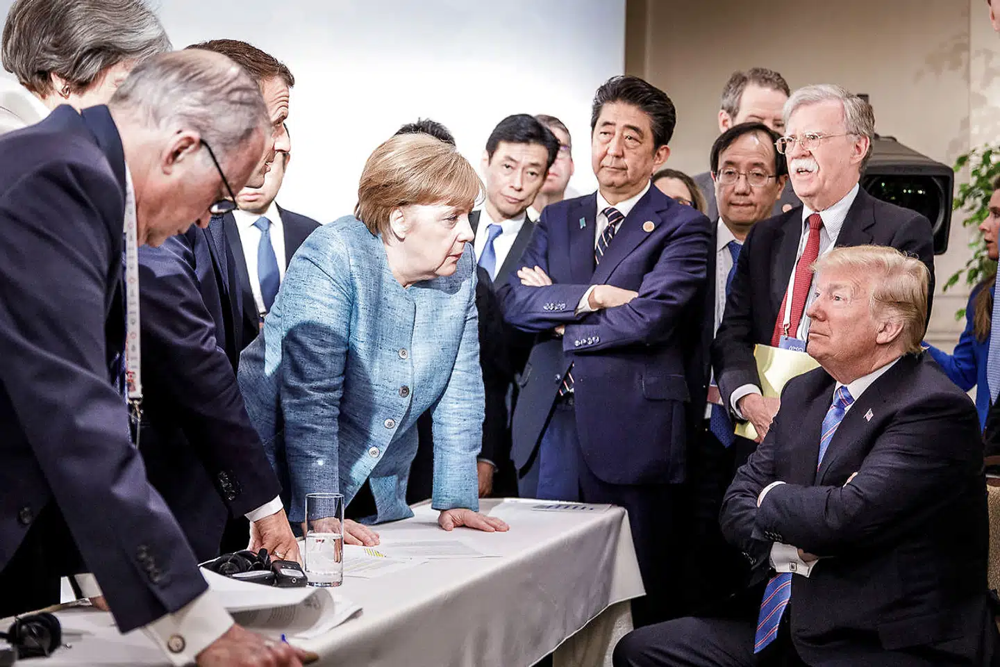 Kansler Angela Merkel taler til præsident Donald Trump under et G7-møde i Quebec i Canada i 2018.