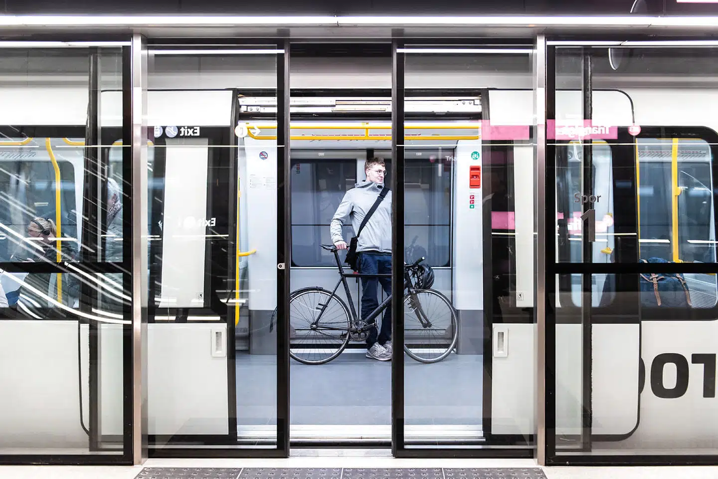 Den politiske proces om den fortsatte udbygning af metroen i København og Frederiksberg er i fuld gang. Frederiksbergs borgmester ser gerne, at man vælger en løsning, hvor en kommende ny metrolinje bliver koblet på Forum Station.