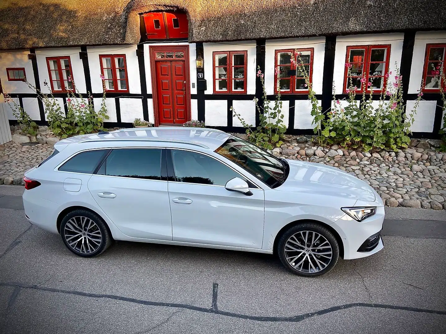 Seat Leon fås i fjerde generation både som stationcar og 5-dørs hatchback. Merprisen for stationcaren er 10.000 kr.