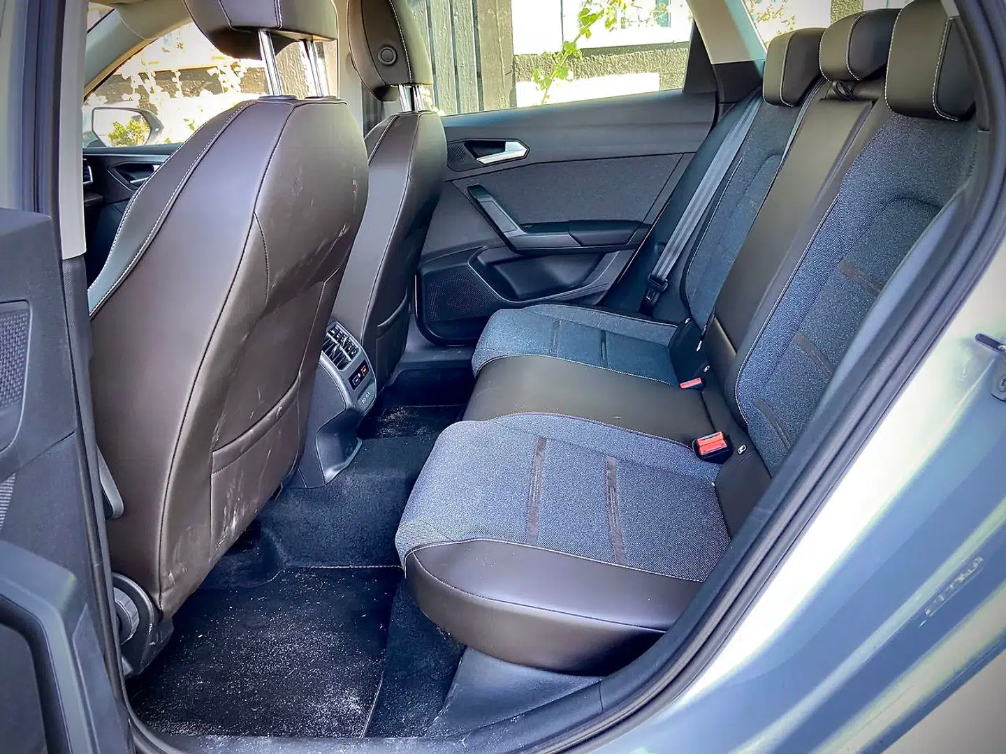 Takket være den ekstra akselafstand er bagsædepladsen i den nye Seat Leon overdådig. Den overgår både VW Golf og Audi A3 og er oppe på Skoda Octavia-niveau.