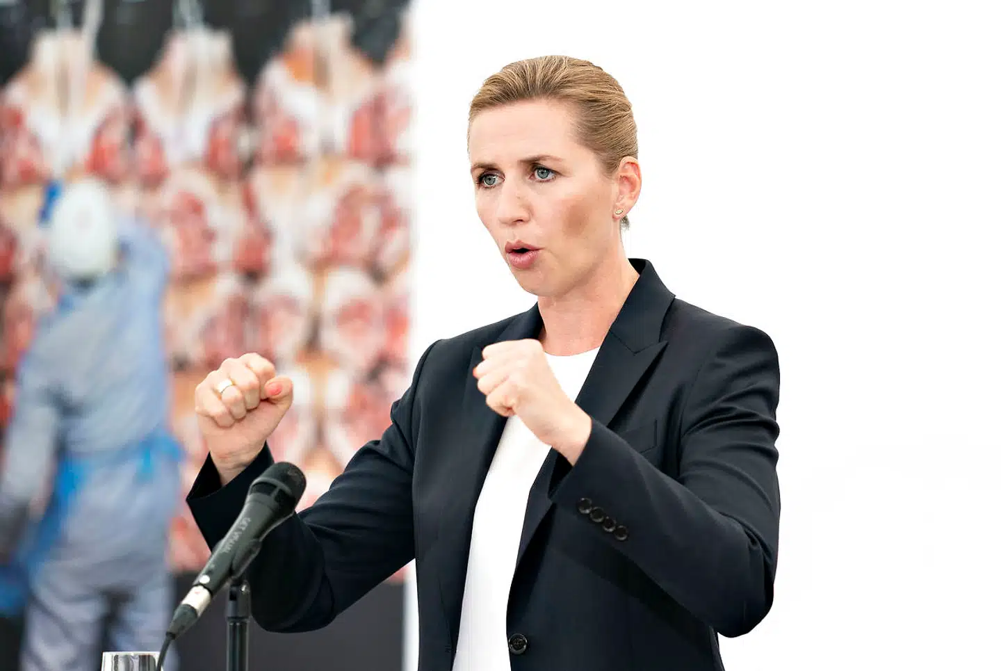 Statsminister Mette Frederiksen, da hun tirsdag præsenterede regeringens udspil til ny ret til tidlig pension. »Sandheden er, at Mette Frederiksen og regeringens Arne-reform alt i alt splitter mere, end den styrker fællesskabet,« skriver Tom Jensen i denne kommentar.