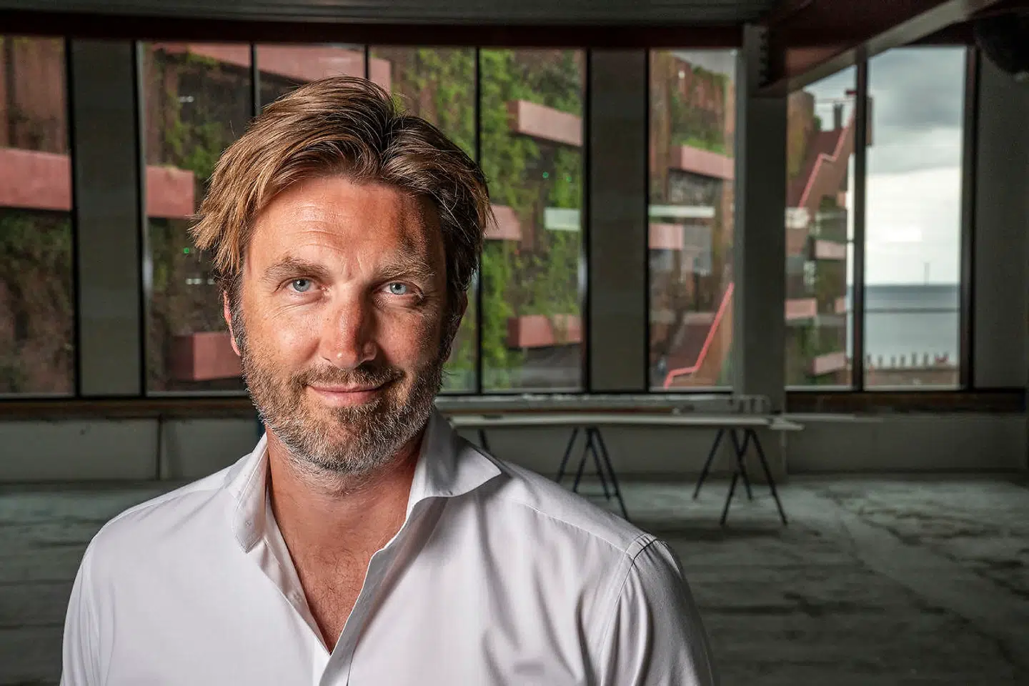 Claus Mathiesen er topchef og partner i ejendomsinvesteringsselskabet NREP. Han er træt af konservatismen i byggebranchen og mener, at der skal langt mere nyskabelse til.