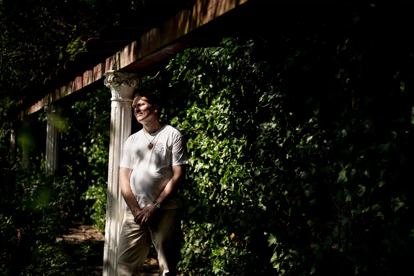 Formand for partiet JFK21, Mads Palsvig, har på partiets vegne lavet flyers, som opfordrer folk til at stoppe brug af mundbind, og som indeholder Sundhedsstyrelsens logo.