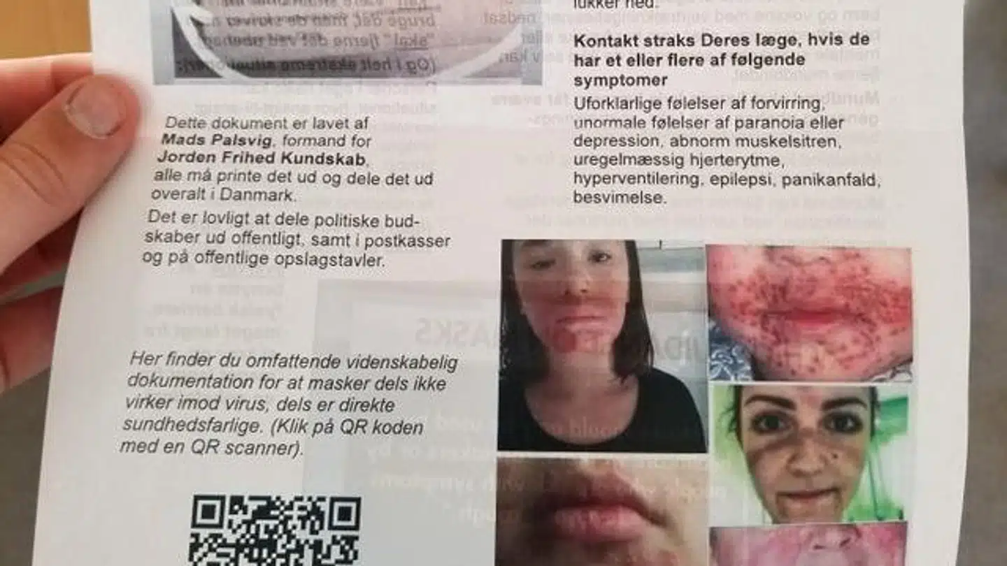 Sedlerne fra JFK21 indeholder billeder af ansigter med blå mærker og udslæt. Formand for JFK21, Mads Palsvig, indrømmer til Berlingske, at billederne bruges som skræmmebilleder. Hvorfra billederne stammer, vides ikke.