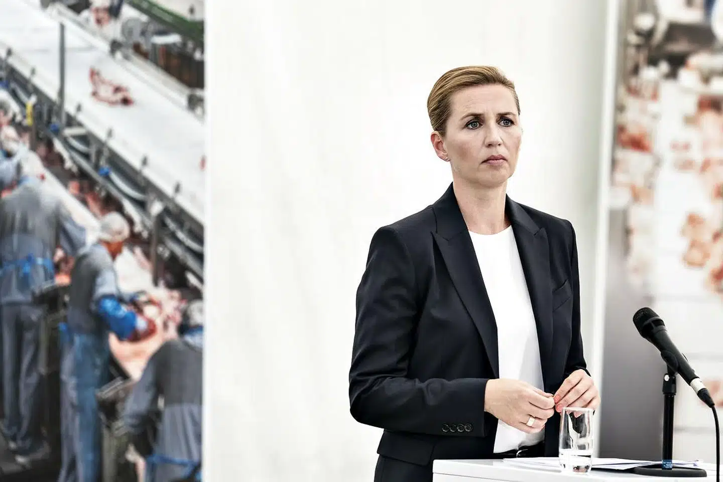 »Mette Frederiksen sagde under valgkampen, at vi skulle »samle Danmark igen«. Gør man det ved at lade naboen betale for ens pension, fordi man har levet op til nogle besynderlige krav? Skaber det ikke mere splid, end at det samler?« skriver Caspar Stefani.