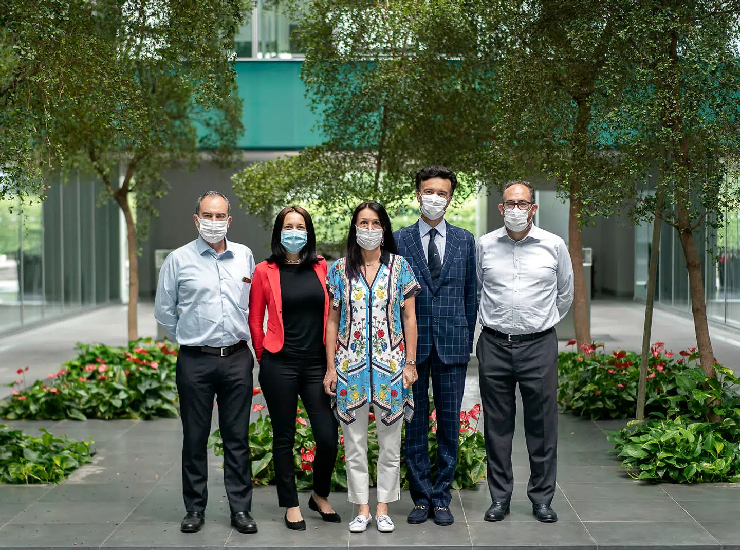 »I løbet af 24 timer havde vores kinesiske afdeling skaffet 45.000 masker,« fortæller den italienske virksomhedsleder Maria Vittoria Falchetti (midt i blilledet), der er allerede i marts gik i gang med at uddele mundbind til sine ansatte for at holde smitten fra døren.