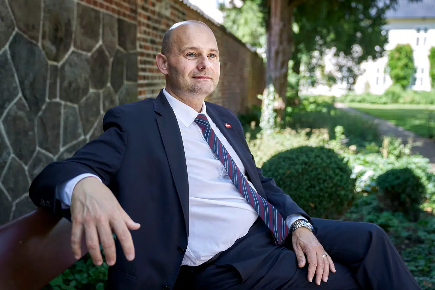 »Lytter man til de borgerlige partiledere, forstår man, at der er en vej. Vi er måske ikke enige i, hvor langt vi skal ned af den vej. Men vi kan da begynde med at sætte os ind i den samme bil,« skriver Søren Pape.