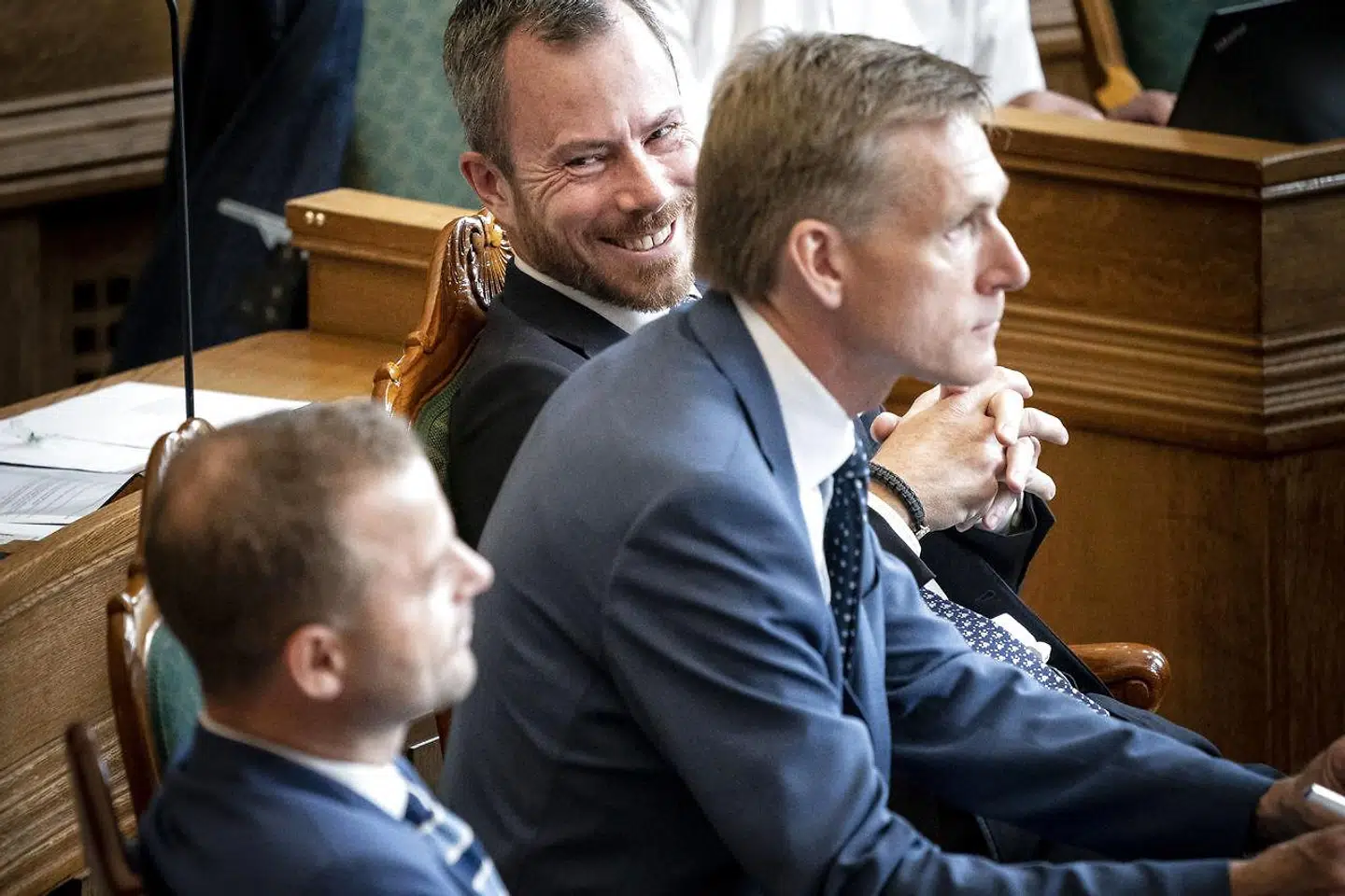 »Og selvom vi i DF ikke vil pege på en statsministerkandidat, før vi kommer tættere på næste valg, så betyder det også, at jeg ikke på nuværende tidspunkt vil afvise nogen. (...) Men jeg vil da godt indrømme, at jeg indtil videre har set med ærgrelse på Jakob Ellemann-Jensens tilnærmelser til de Radikale,« skriver Kristian Thulesen Dahl.