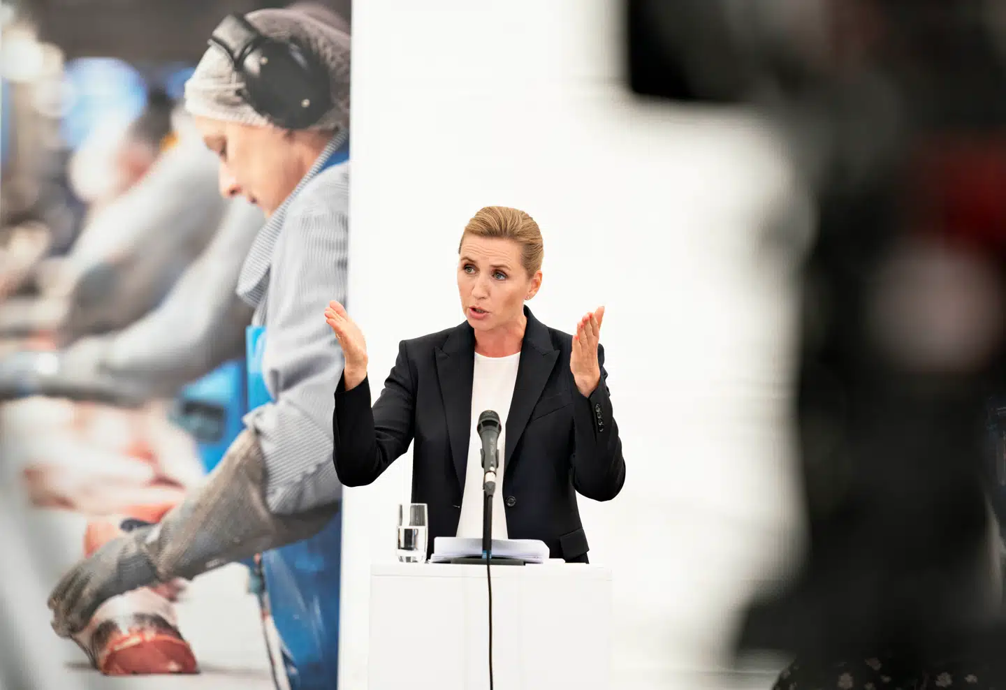 Statsminister Mette Frederiksen, finansminister Nicolai Wammen, skatteminister Morten Bødskov og beskæftigelsesminister Peter Hummelgaard på pressemøde på Danish Crown i Horsens tirsdag den 18. august 2020. Regeringen præsenterer sit nye udspil: Ny ret til tidlig pension - værdig tilbagetrækning for alle.. (Foto: Henning Bagger/Ritzau Scanpix)