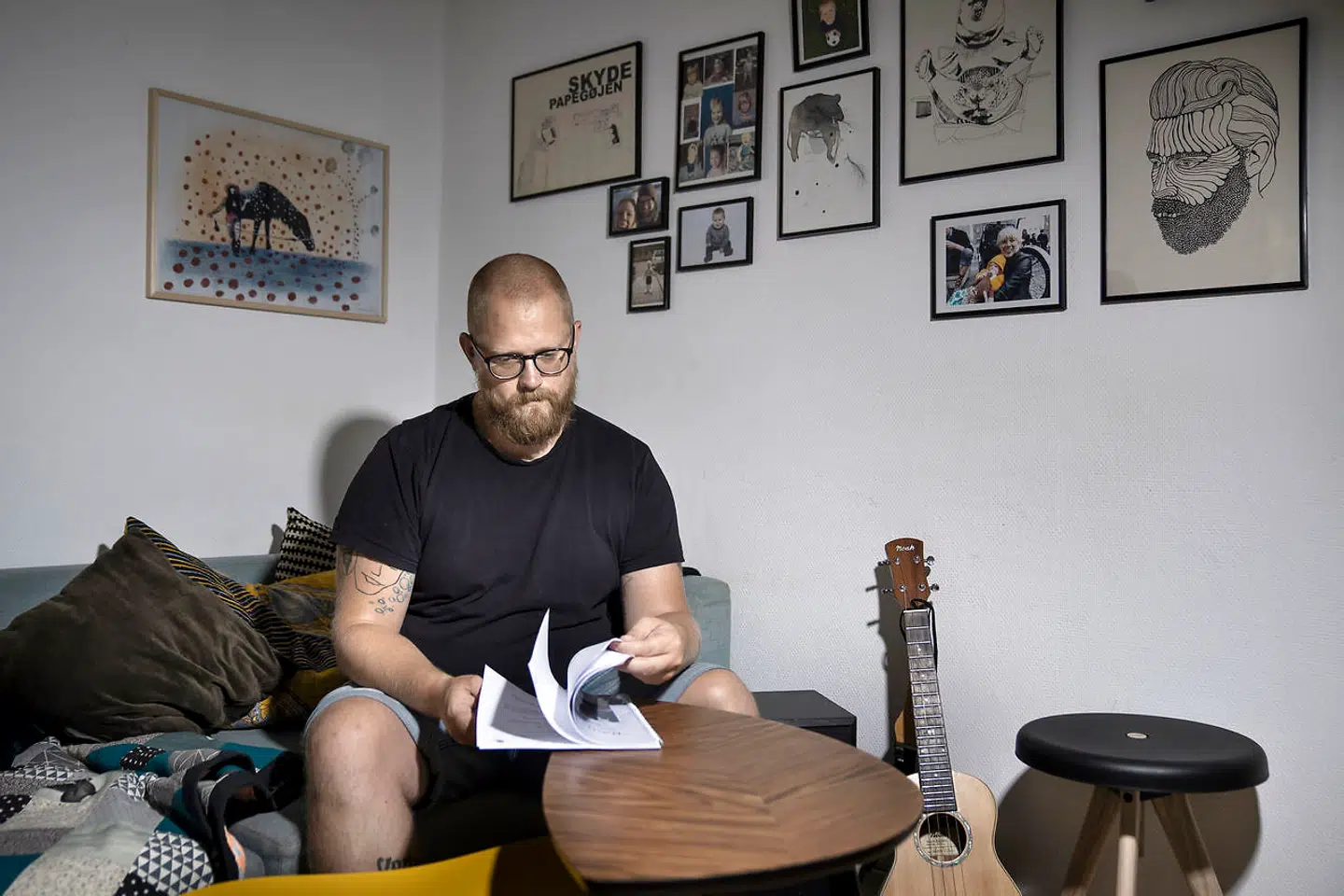 »Jeg tænkte bare: »Yes, endelig. Nu kommer der langt om længe ro omkring min økonomi.« Jeg tror faktisk, at jeg også kneb en lille tåre. Det må jeg nok indrømme,« siger Jesper Juhl, der altså troede, at hans økonomiske situation var afklaret i april. Men det var den ikke.