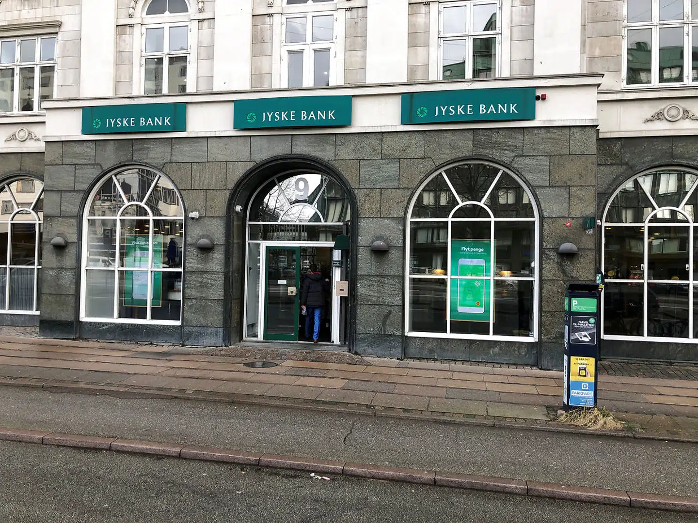 ARKIVFOTO: Der bliver færre Jyske Bank-afdelinger den kommende tid. Frem mod medie 2021 ventes antallet at blive reduceret med 20 procent.