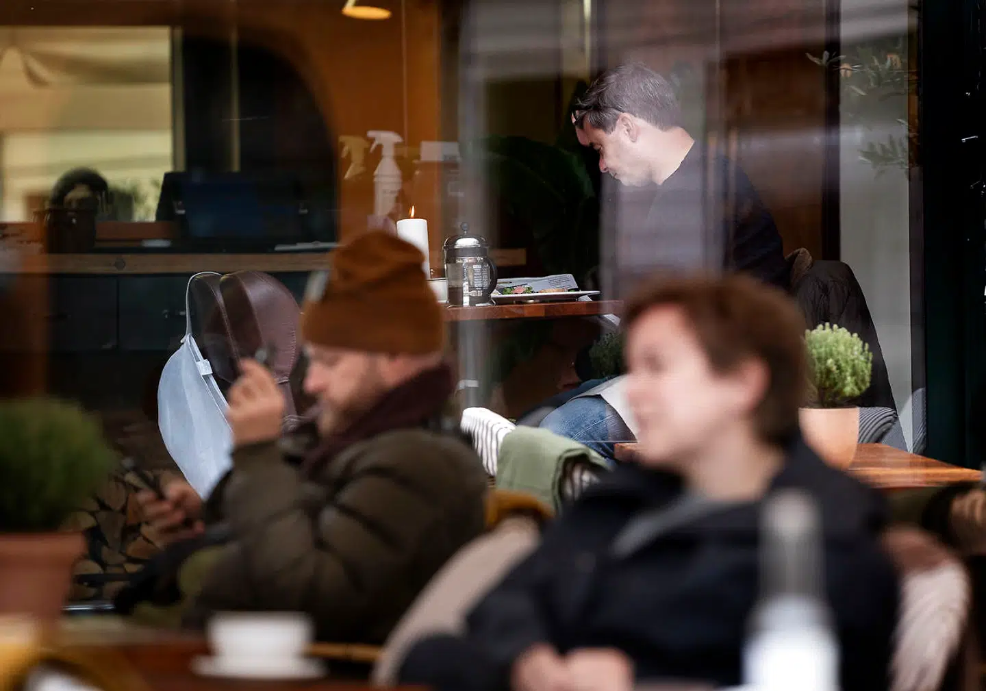 I resten af landet kan man snart være på en bar efter midnat, men ikke i Aarhus og Silkeborg.