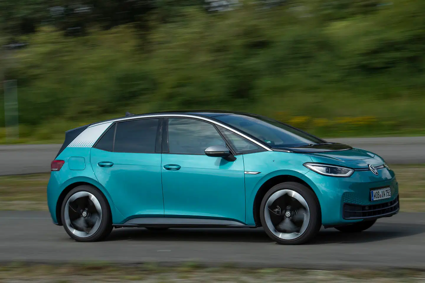 Priserne på Volkswagen ID.3 starter ved cirka 290.000 kroner, og dyreste version med længst rækkevidde og mest udstyr lander på omkring 430.000 kroner.