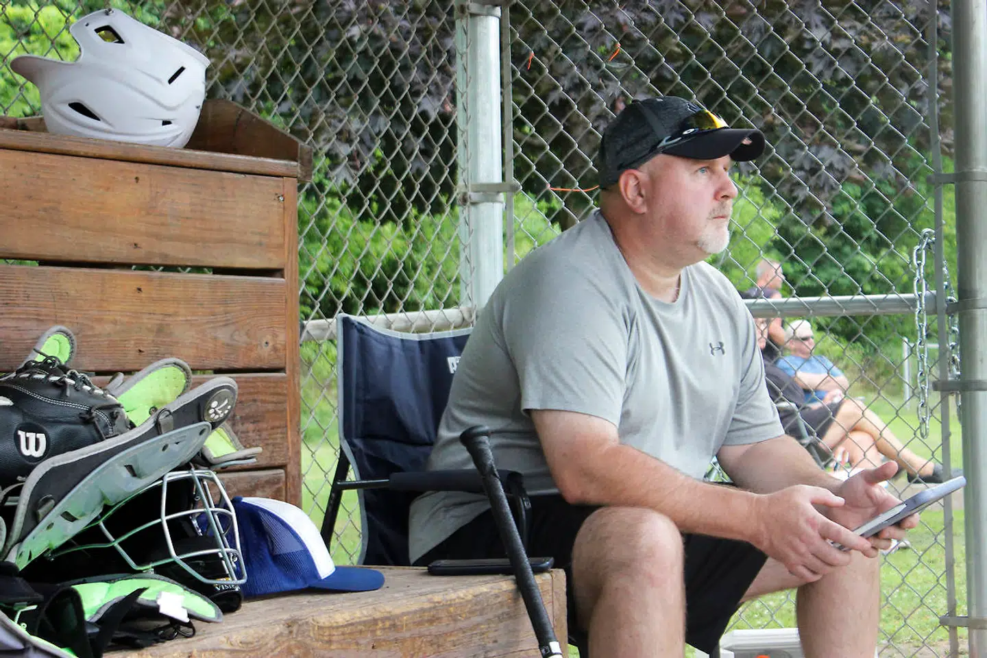 Kevin Cherkas, hjælpetræner for hjemmeholdet, køber ikke, at Joe Biden bruger sin fødeby på at sælge sig selv som værende en mand af folket og fra Rustbæltet. Som situationen er lige nu, vil Kevin Cherkas i stedet stemme på Donald Trump, som han også gjorde i 2016.