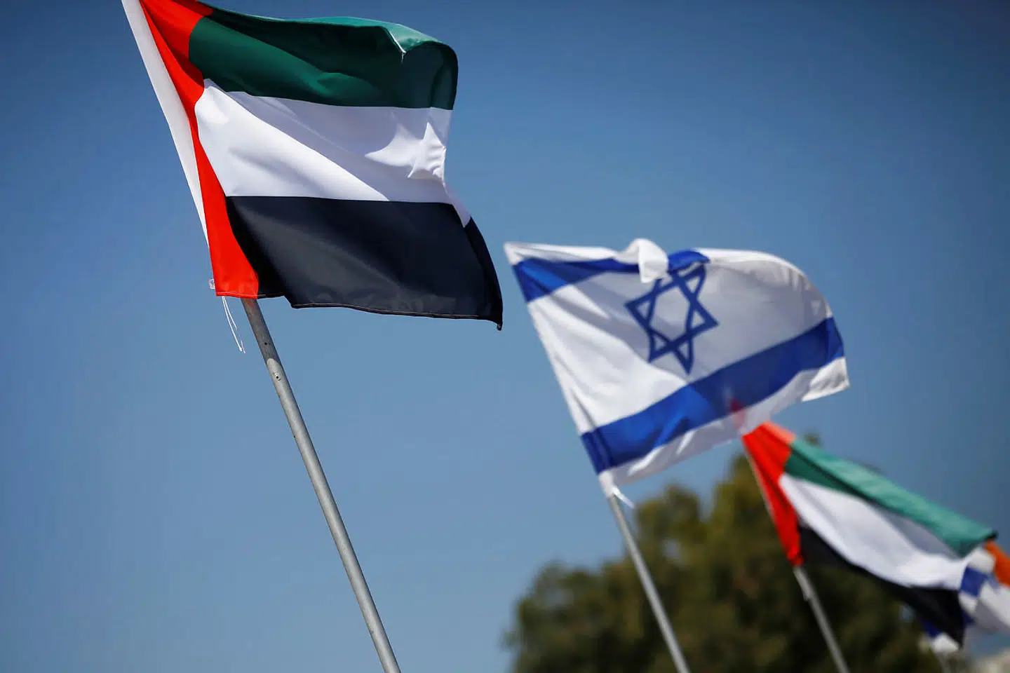 »Emiraternes dristige skridt med at slutte fred med Israel afslører et afgørende skred i den arabiske politik. Det afspejler, at det stærke greb, som politisk islam har haft om arabiske beslutningstagere, er aftagende.« skriver Hanna Ziadeh.