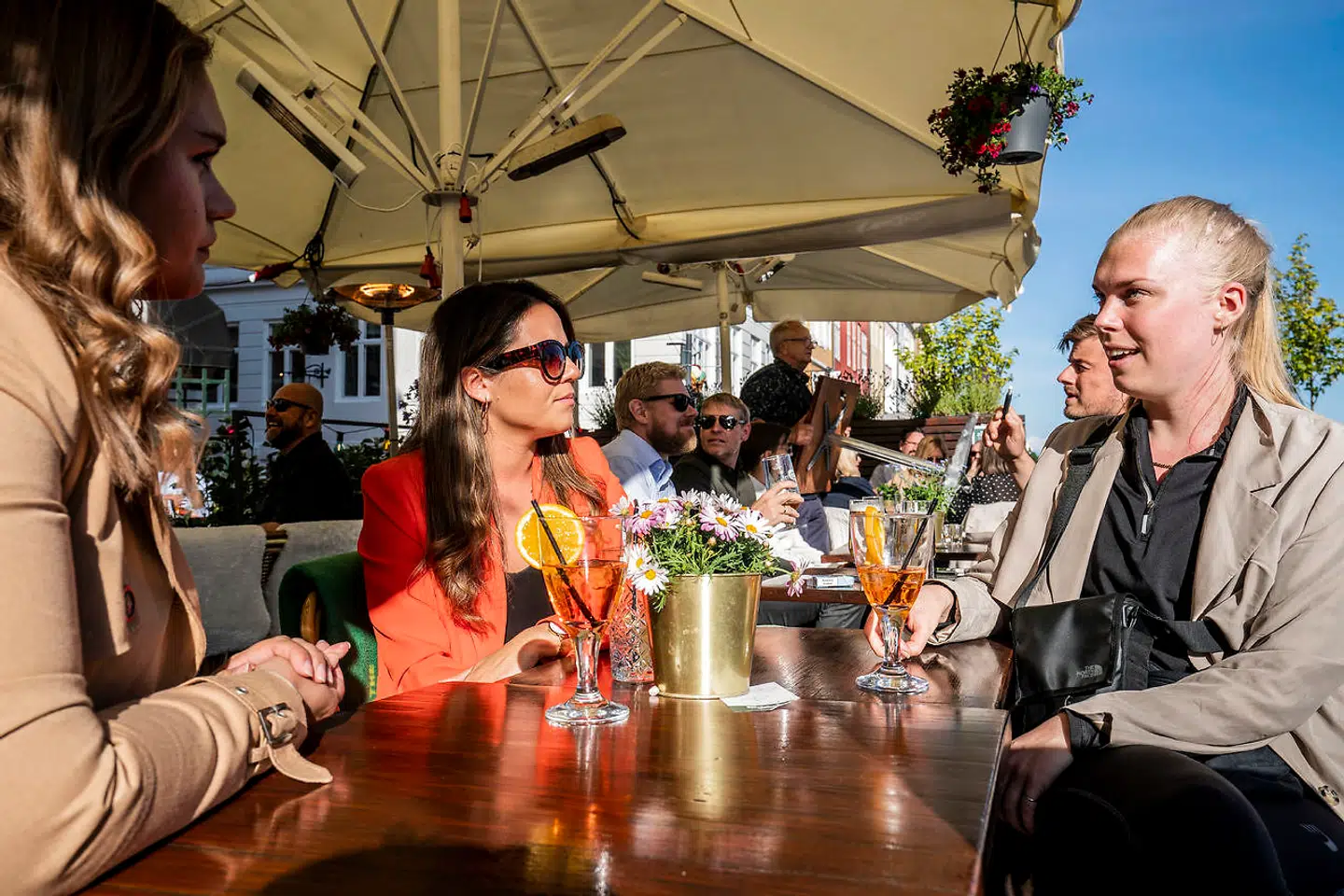 Barer og restauranter er genåbnet, men indtil videre er diskoteker og nattelivet lukket indtil 31. oktober.