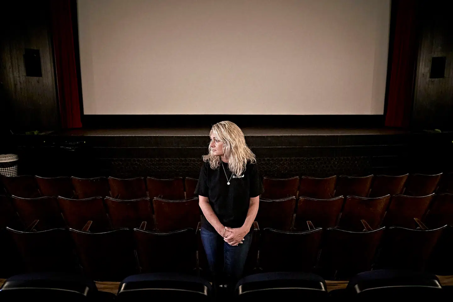 »Hvis biografen ikke får noget mere hjælp, så går jeg konkurs,« siger Annette Sønder Nielsen, der ejer biografen Kino Den Blå Engel i Kalundborg.