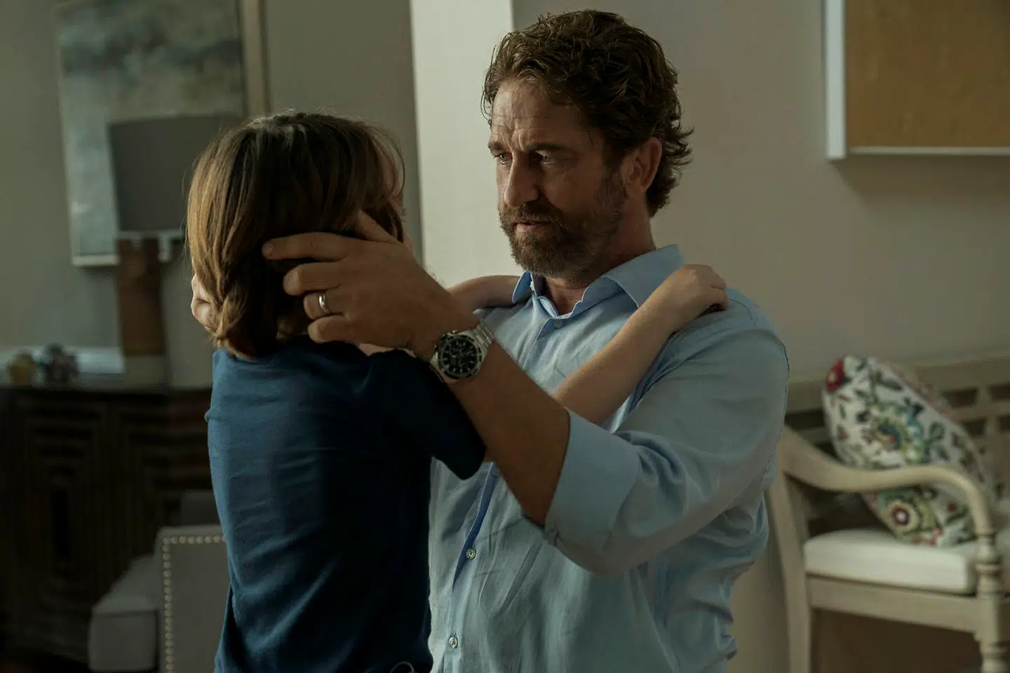 »Jeg forlader dig aldrig,« siger John (Gerard Butler) til sin søn Nathan – og så kan man jo selv tænke over, om det nu også kommer til at holde i filmen »Greenland«.