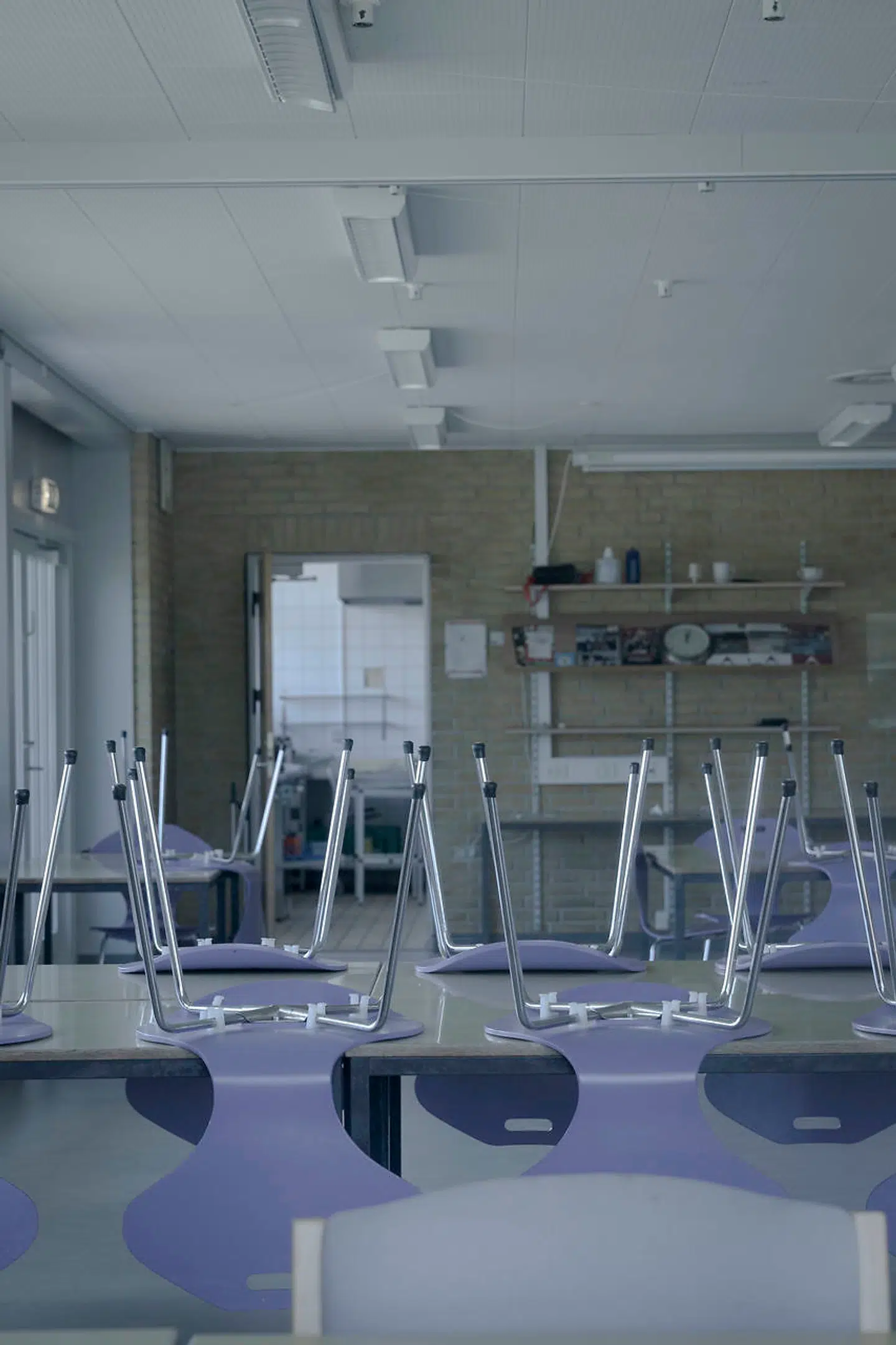 På skolen i Dianalund holder 7.-9. klassetrin til i den samme bygning, og det var her i bygningen, pigen 14. januar 2019 fortalte sin mørke hemmelighed for første gang. Fire dage senere blev idrætslæreren anholdt og senere fængslet.