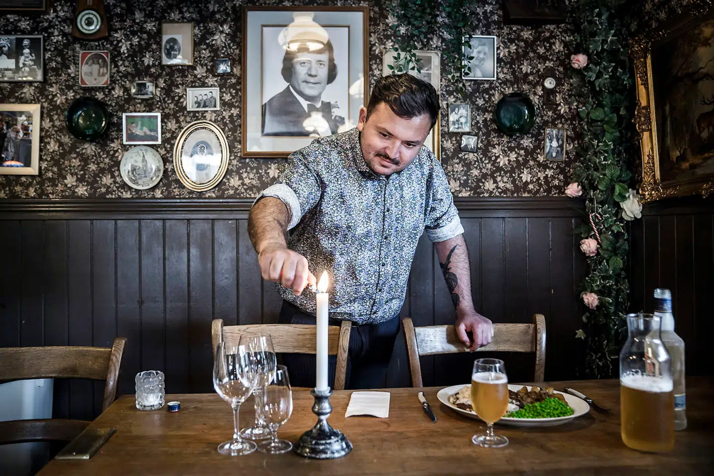 Umut Sakarya ejer restauranterne Guldkroen, Guldgrillen og Guldkebab på Nørrebro. Han elsker wienerschnitzel, men spiser til daglig ikke store mængder af kød.