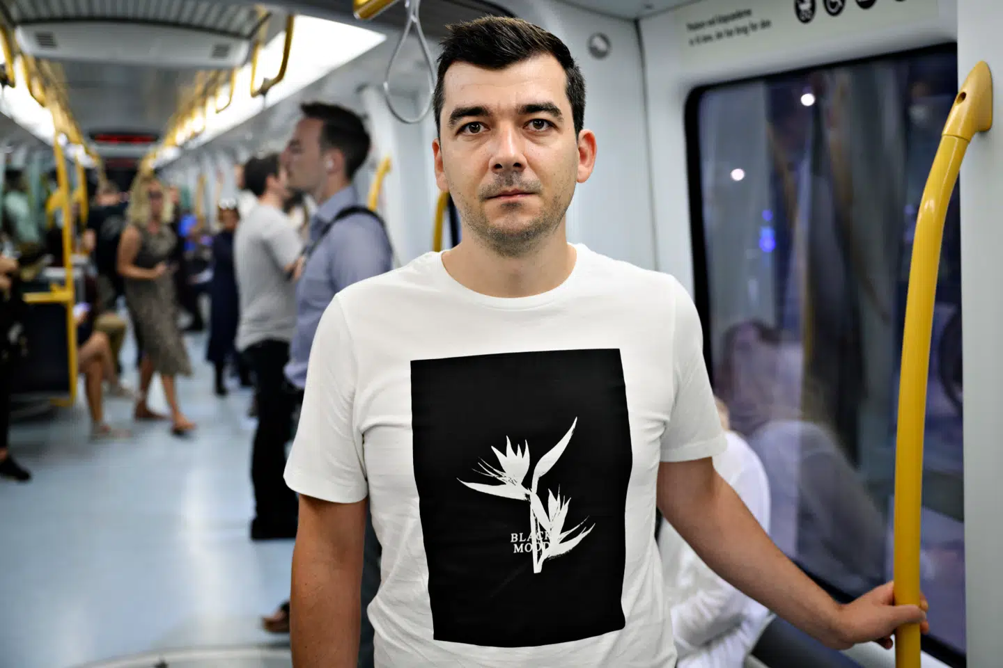 Ionut Vieru – Mundbind i morgentrafikken i metroen i København mandag den 10. august 2020.
