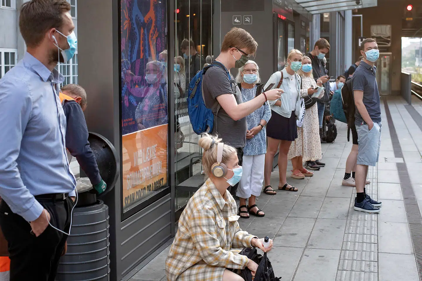 Passagerer med mundbind i offentlig transport i Aarhus, mandag den 10. august 2020. Krav om mundbind blev indført fredag den 7. august 2020. (Foto: Bo Amstrup/Scanpix 2020)