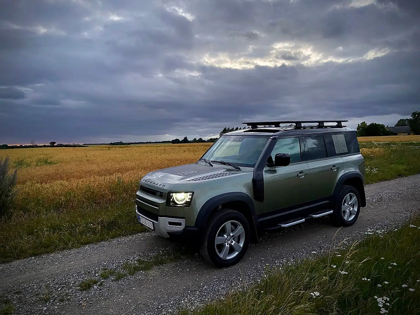 Defender er så velkørende, så luksuriøs og leverer så komfortabel en oplevelse, at man ender med at spørge sig selv, hvorfor man overhovedet skulle vælge en Discovery eller en Range Rover.