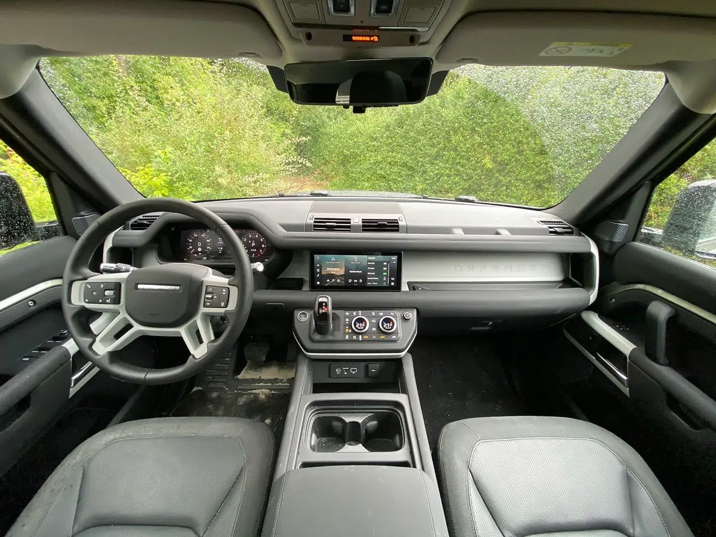 Instrumentbordet er digitalt, men samtidig tilpas grovkornet og hårdført til, at man ikke er bange for at bruge bilen i terrænet og til hårdt arbejde.