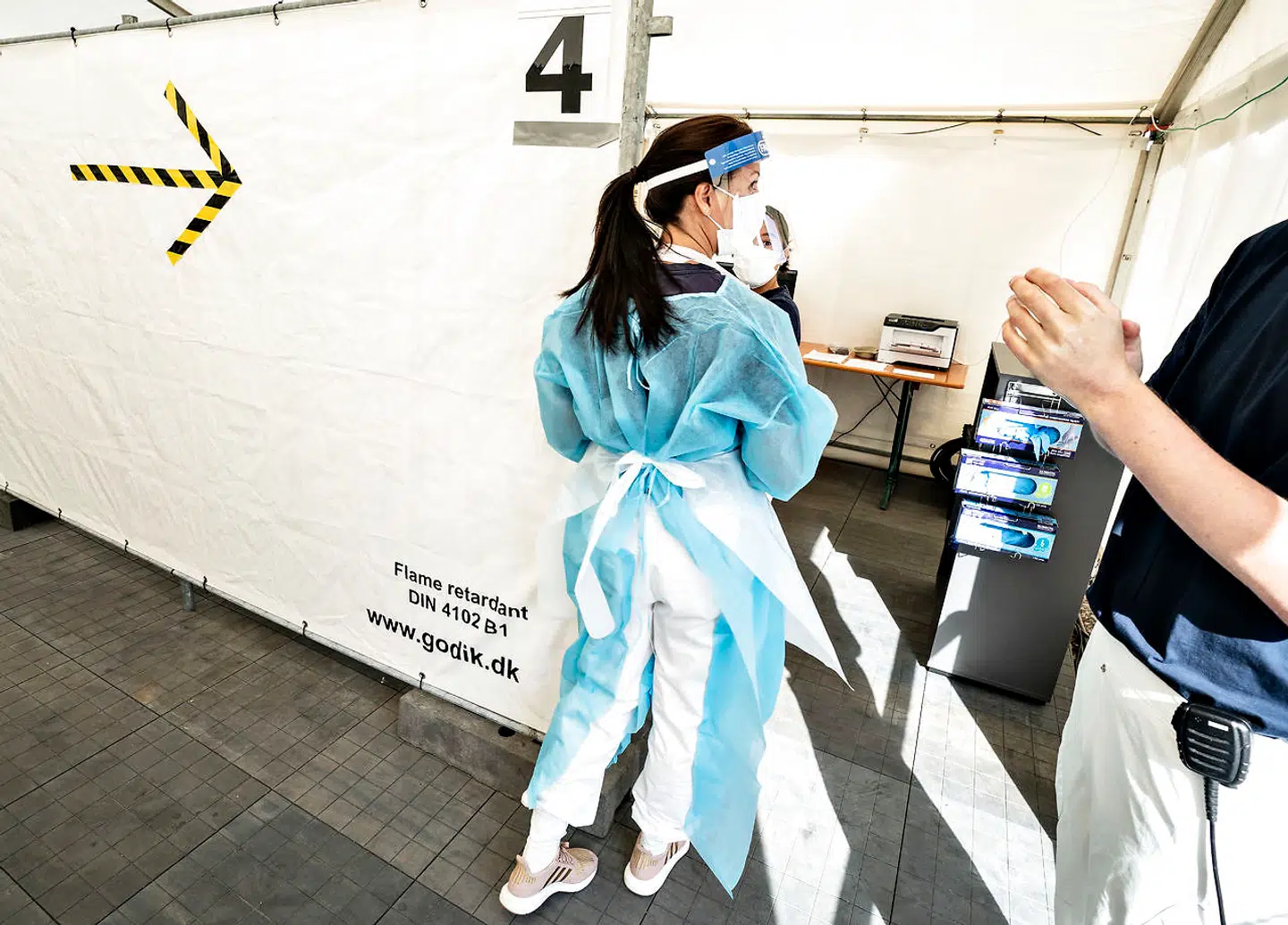 Forskningsresultater kan betyde, at brugen af mundbind og bedre indeklima kan være effektive måder at stoppe smittespredning af coronavirus.