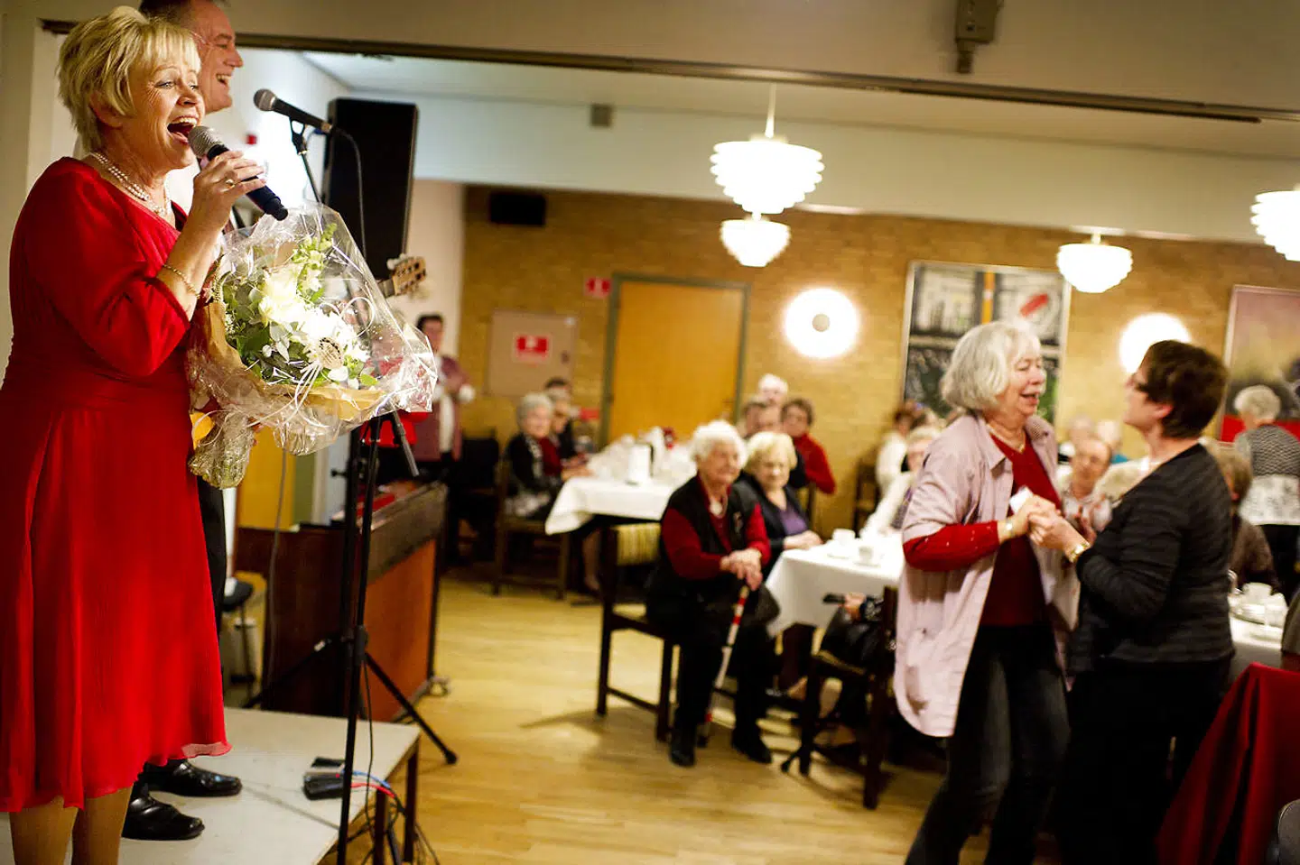 Keld og Hilda Heick spiller i dag en del på plejehjem og kan have helt op til tre jobs om dagen. Det er ikke altid, det går som planlagt: »Engang sad der en lille sød dame, der var helt alene. Jeg syntes, det var synd for hende, så jeg gik hen til hende og sang lidt til hende: »Skrub af med dig!« råbte hun mig ind i ansigtet.«