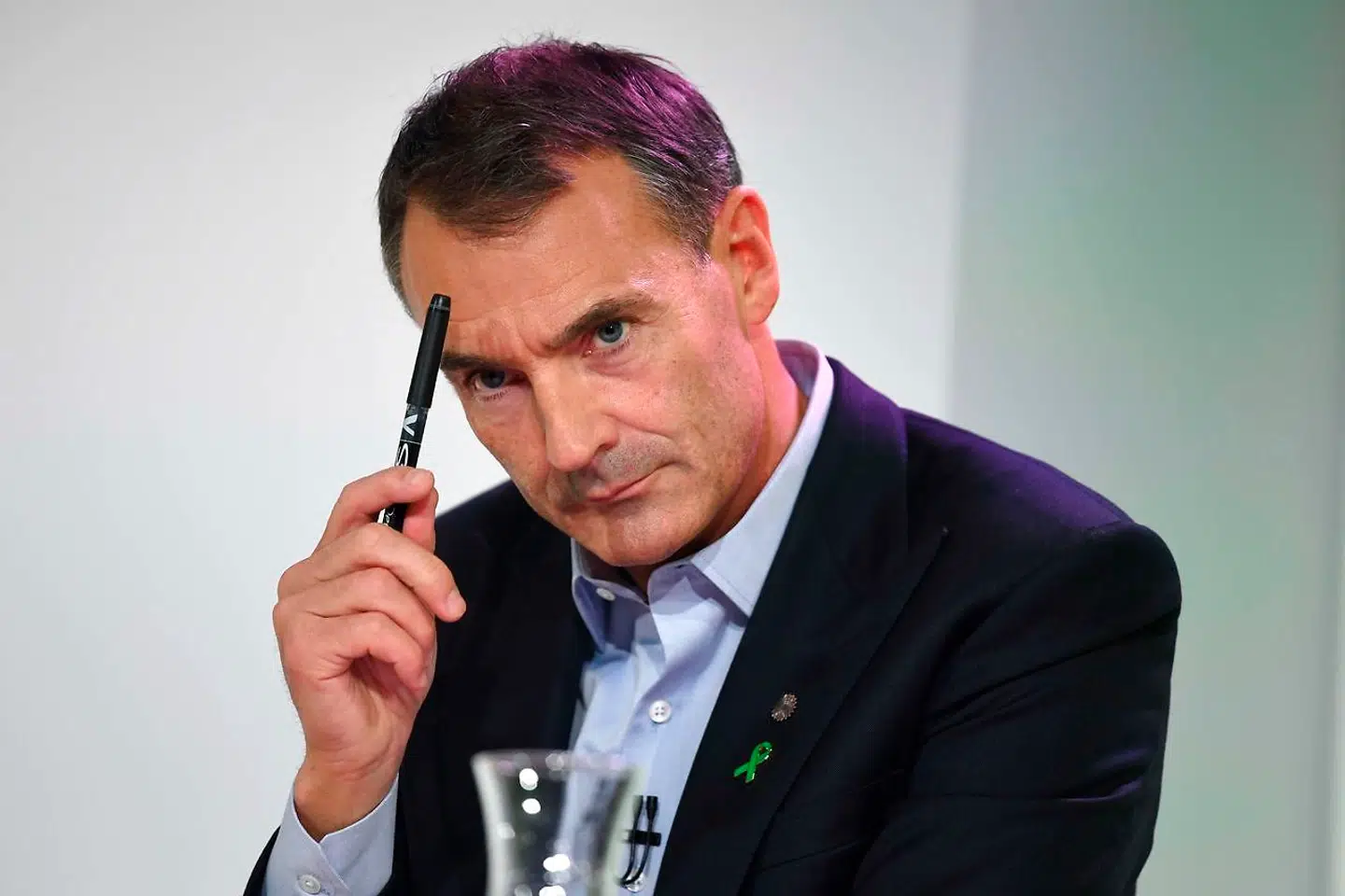Bernard Looney, der i februar blev koncernchef for olie- og gasgiganten, meldte sine nye klimamål ud blot en uge efter jobstart. Siden har coronakrisen og et stort dyk i efterspørgslen efter olie øget presset på klimaomstillingen.