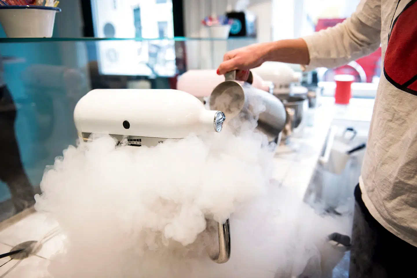 Det ser vildt ud, når de på Istid laver isen efter din bestilling.