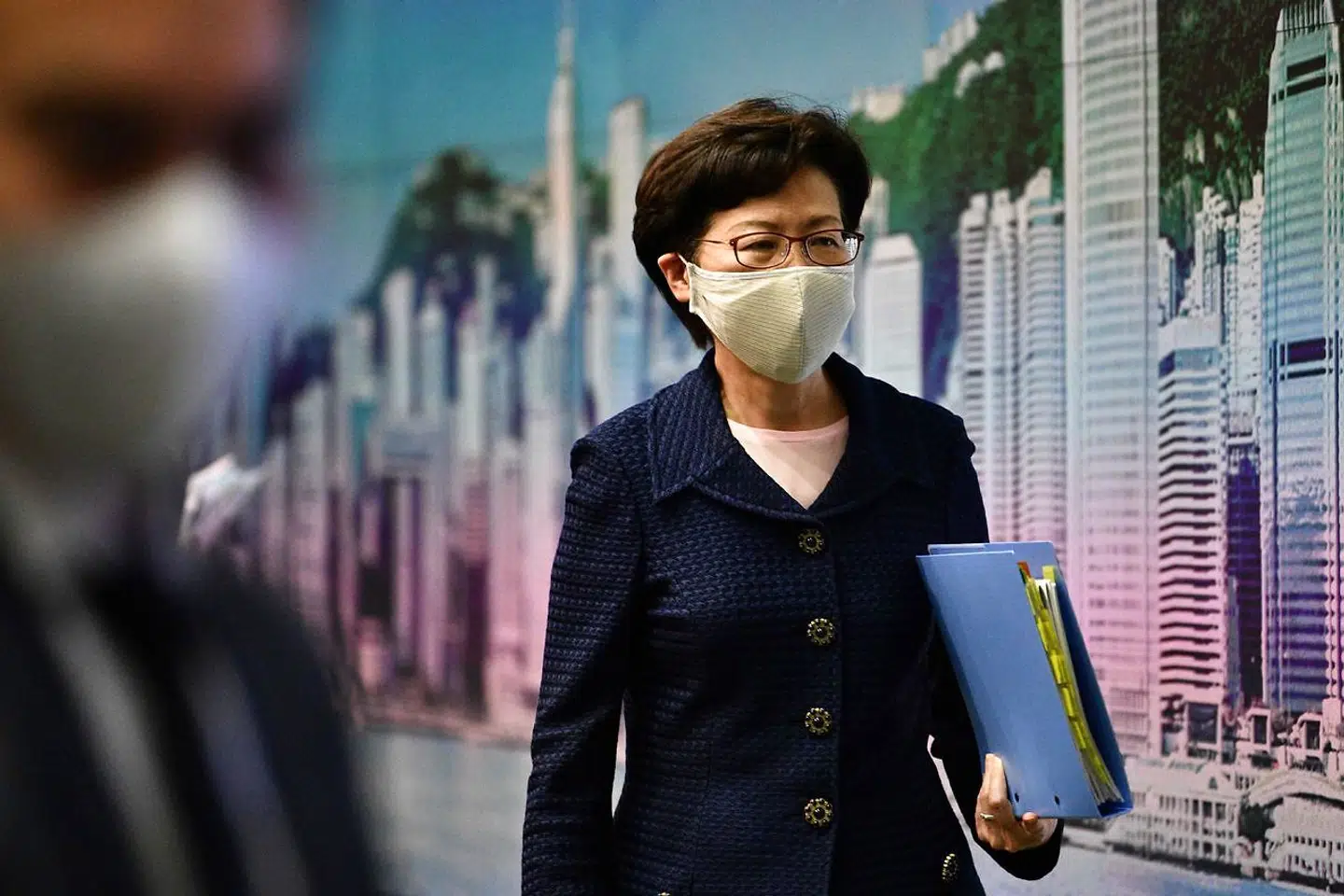 USA indfører sanktioner mod Hongkongs politiske leder, Carrie Lam, og ti andre embedsmænd i Hongkong og Kina.