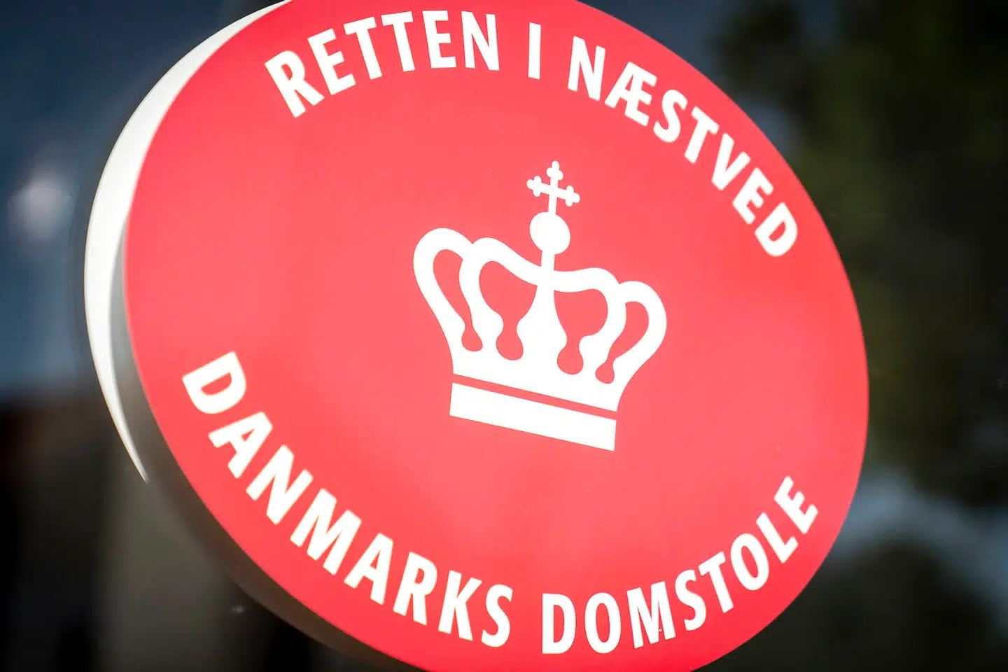 En 47-årig mand er blevet idømt tre års ubetinget fængsel for at være i besiddelse af og udbrede børnepornografisk materiale. Det er en af de hidtil hårdeste straffe i sager om børnepornografi i Danmark.