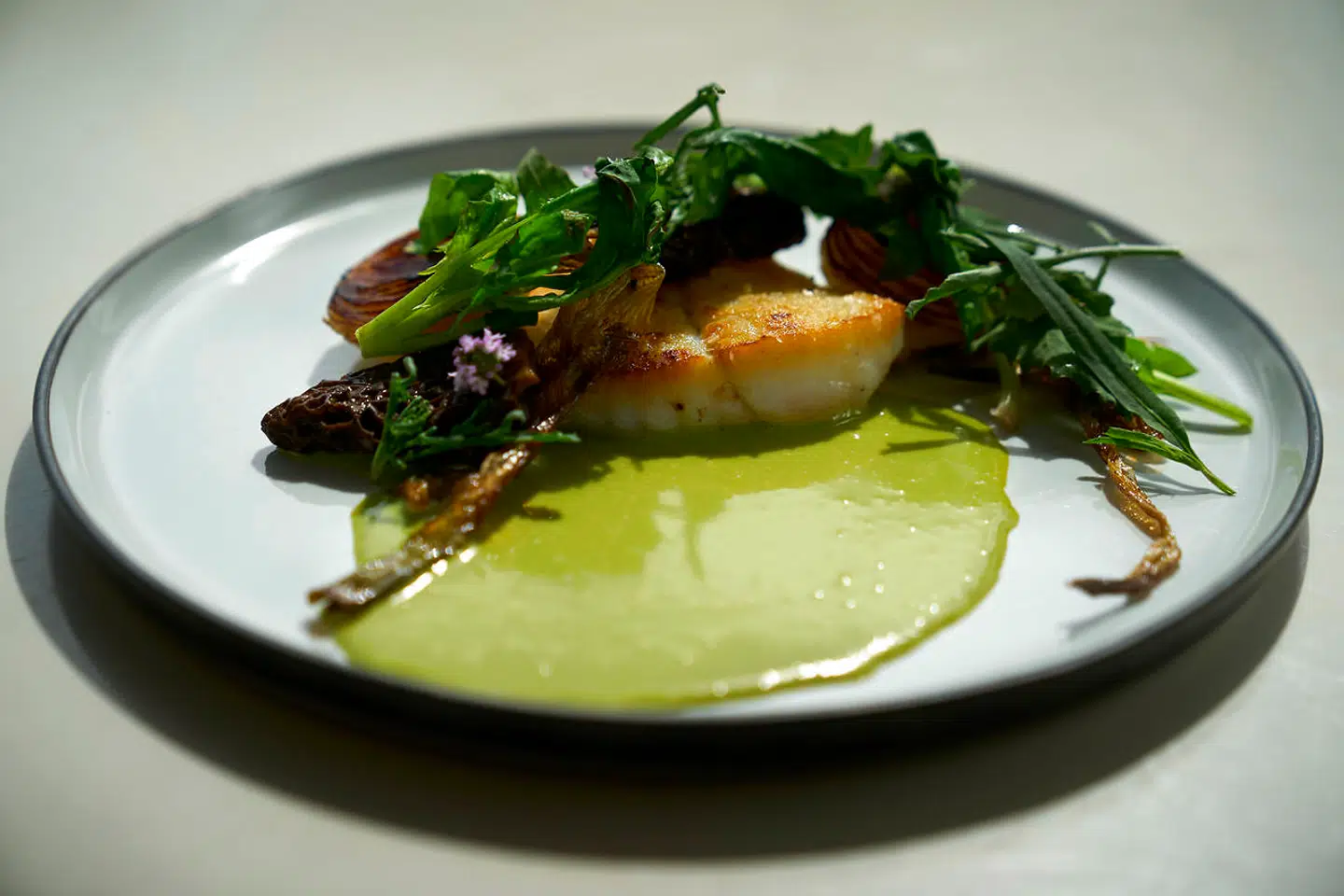 Pigvar er en af de retter, der, lavet rigtigt, næsten ikke kan gå galt, og var – spist med udsigt til Østersøen, Hesnæs og, i det fjerne, Vestmøn – hele turen værd.