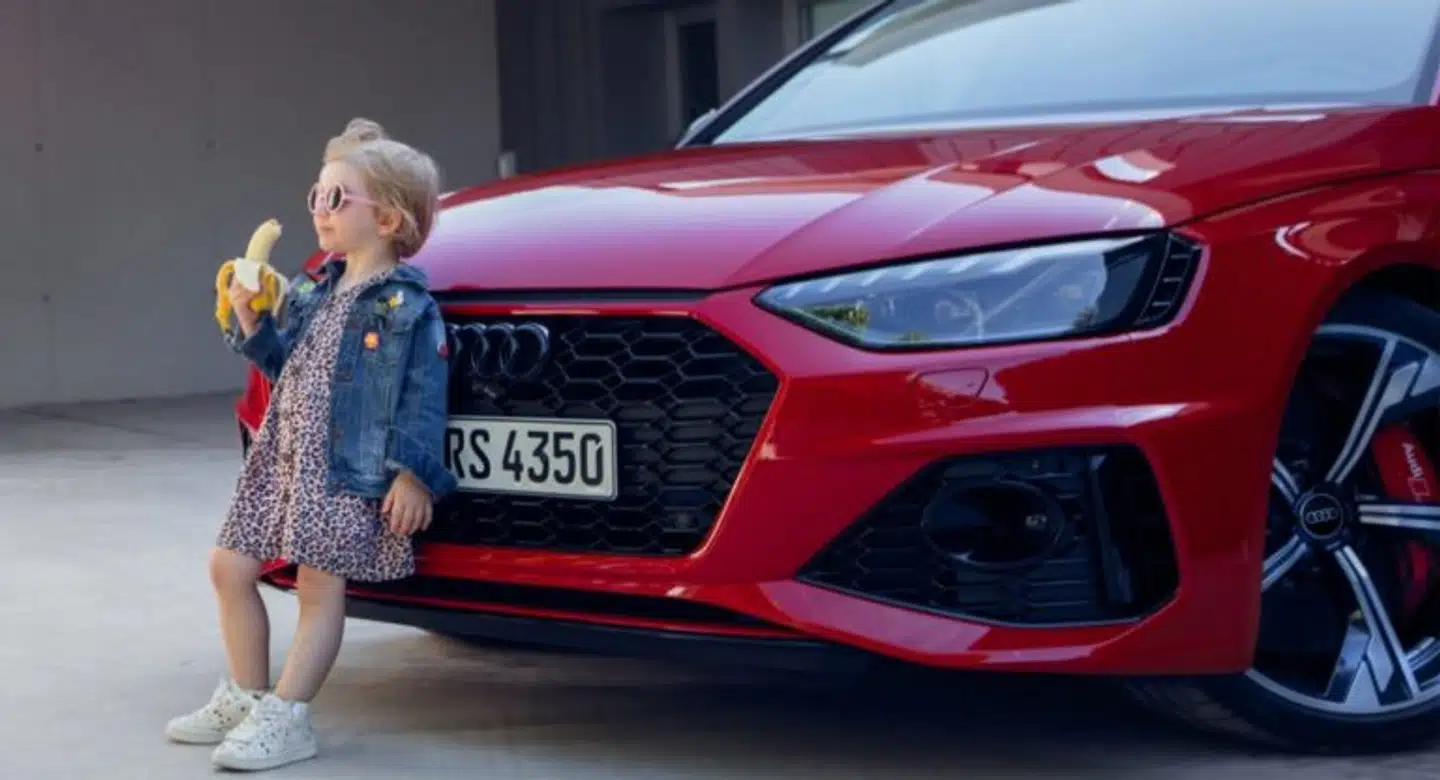 Reklamen, som Audi har trukket tilbage, fordi pigen med banen får brugere til at tænke på sex. Det siger nok mest om brugerne.
