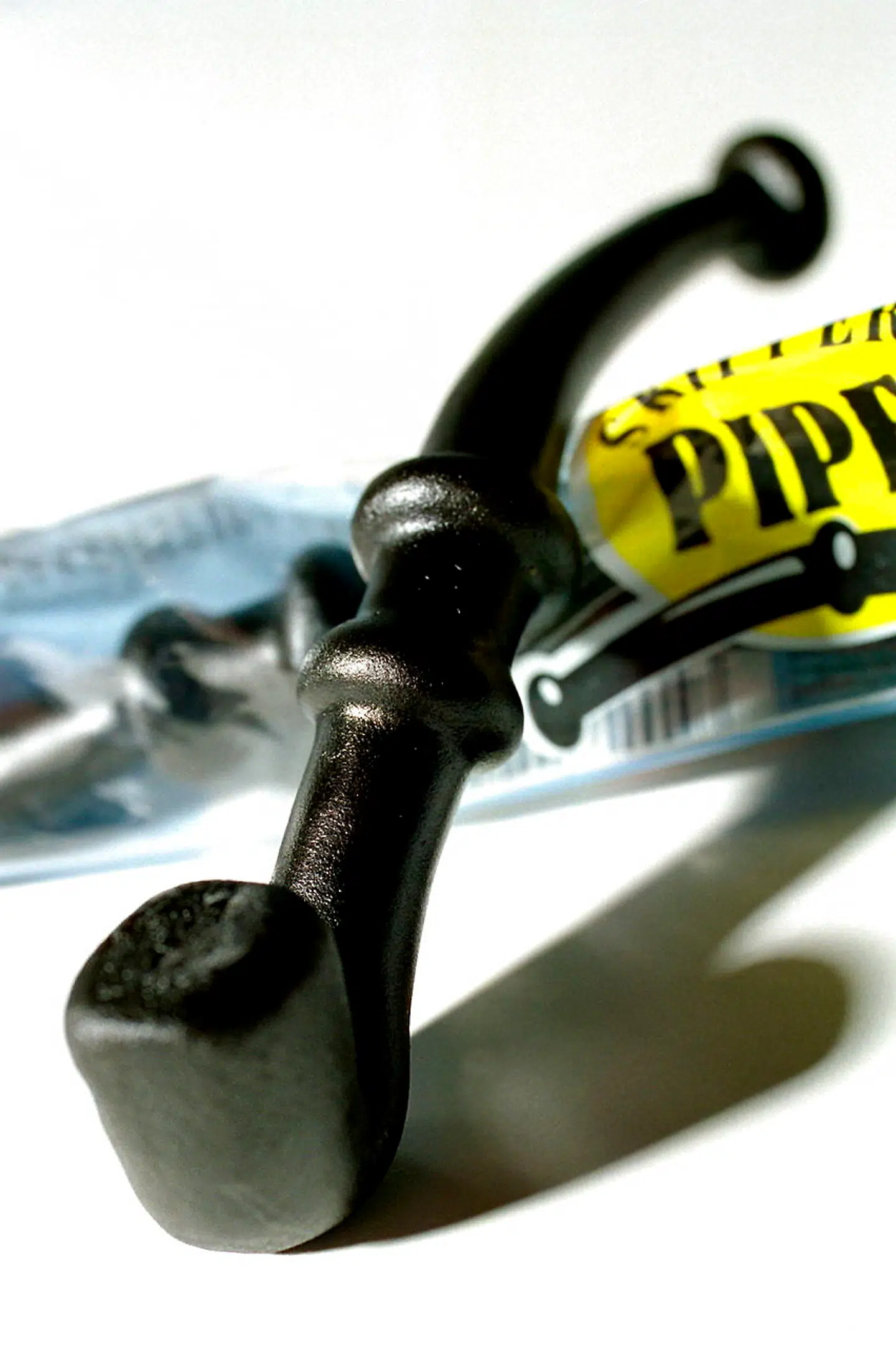 Google vurderer, at lakridspiben – der gives som belønning til de deltagende børn i Ramasjang Mysteriet – er i strid med retningslinjerne.