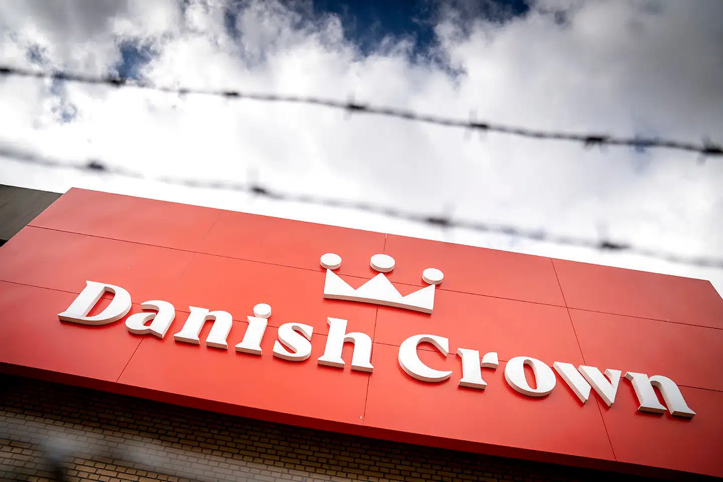 Smitteudbruddet blandt ansatte på Danish Crown-slagteriet i Ringsted og udbruddet blandt somaliere i Aarhus tegner sig for cirka hver fjerde af de nye smittetilfælde.