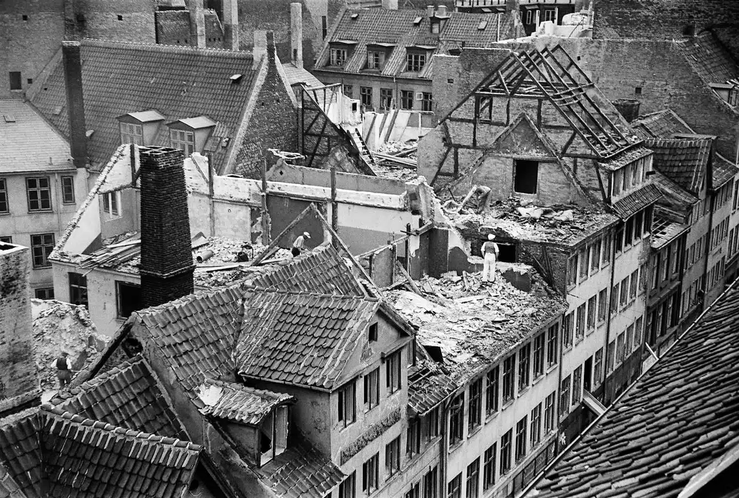 Nedrivningen af Borgergades gamle 16- og 1700-tals-bygninger gik i gang midt under krigen.