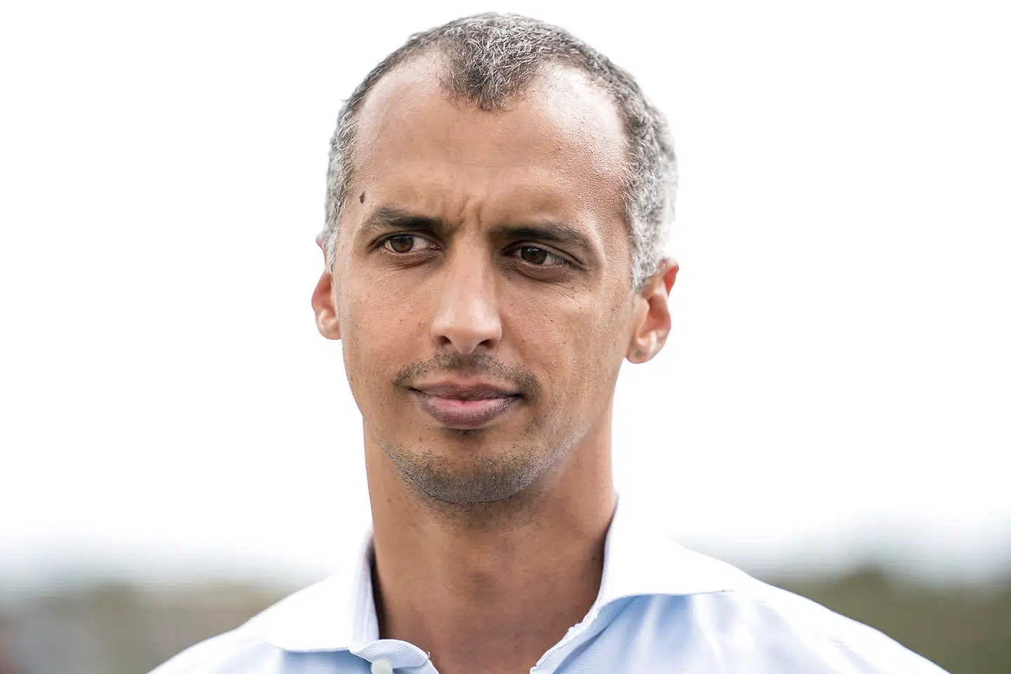 ARKIVFOTO: Udlændinge- og Integrationsminister Mattias Tesfaye (S) bliver interviewet i forbindelse med sit besøg hos Ishøj FC's DBU Get2 Fodboldskole i Ishøj, onsdag den 1. juli 2020.