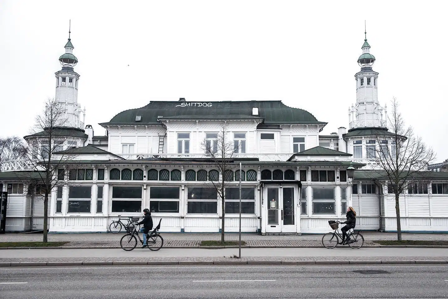 »Hvis vi skal åbne for publikum med restriktioner, skal vi have hjælp. Ender vi med slet ikke at åbne, skal vi have rigtigt meget hjælp. Ellers dør branchen,« siger Simon Lennet, som er direktør på Søpavillonen.