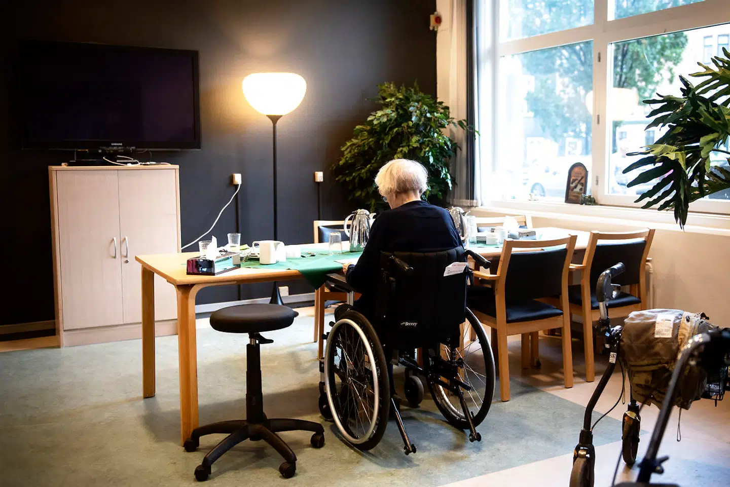 »I Danmark er det skamfuldt at være gammel, og vi hylder i den grad det at være ung. Der ser ud til at være skabt en konsensus om, at det at blive gammel skal bekæmpes for enhver pris, om det så er med motion, kost eller anti-ageing-koncepter,« skriver Bente Martinsen.