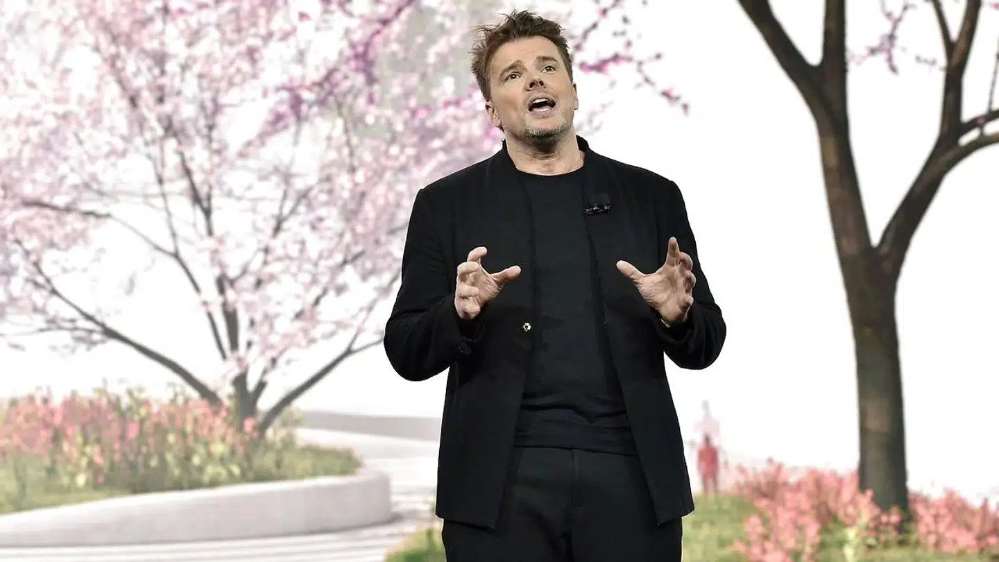 Coronakrisen har i høj grad øget udbredelsen af digitale møder, og det har givet en helt ny dagsorden for en række danske arkitektfirmaer, blandt andet BIG – Bjarke Ingels Group. Her ses Bjarke Ingels i Las Vegas i USA i forbindelse med et pressemøde hos bilfirmaet Toyota.