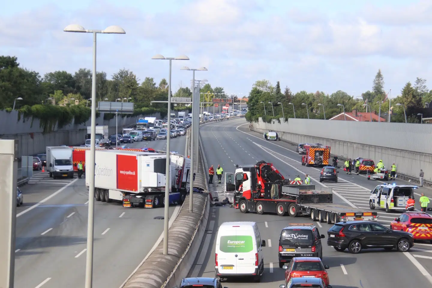 Motorring 3 ved frakørsel 19 til Buddinge mandag den 3. august 2020. En person er mandag morgen kommet alvorlig til skade i en ulykke på Motorring 3 ved frakørsel 19 til Buddinge. Ulykken involverede en personbil og en lastvogn, og den har fået store konsekvenser for trafikken. E47 Motorring 3 blev spærret for trafik i begge retninger, lød det fra Vejdirektoratet lidt før klokken otte.