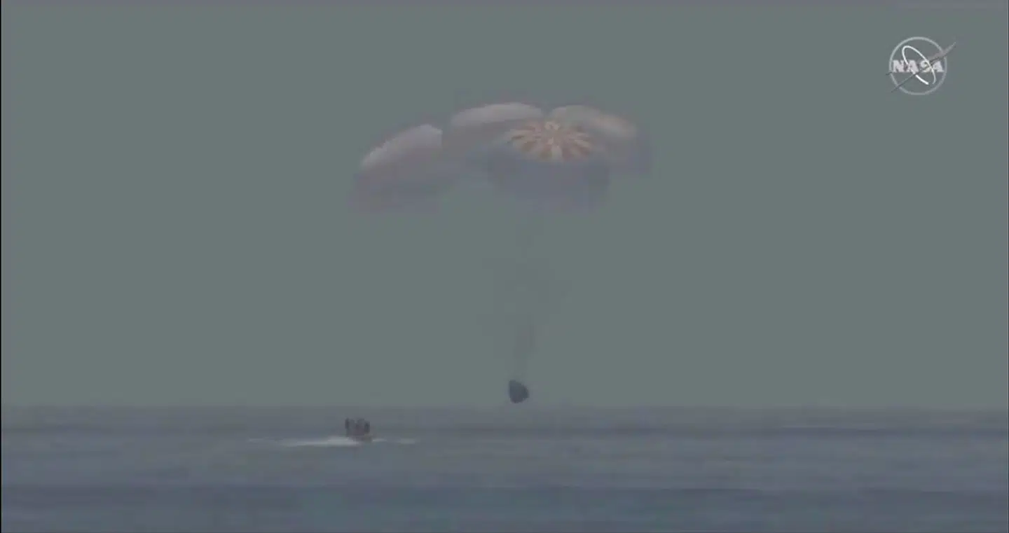 To astronauter, der for to måneder siden blev opsendt med det amerikanske rumfartøj "Crew Dragon" til Den Internationale Rumstation (ISS), er søndag aften dansk tid landet i deres rumkapsel i Den Mexicanske Golf.