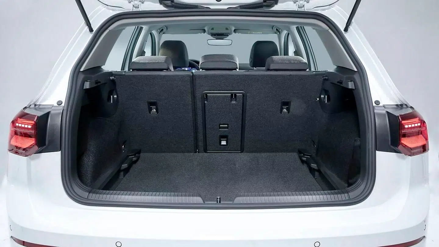 Stort, praktisk og lettilgængeligt. Ser vi bort fra instrumentbordet, er Golf stadig praktisk som en schweizerkniv.