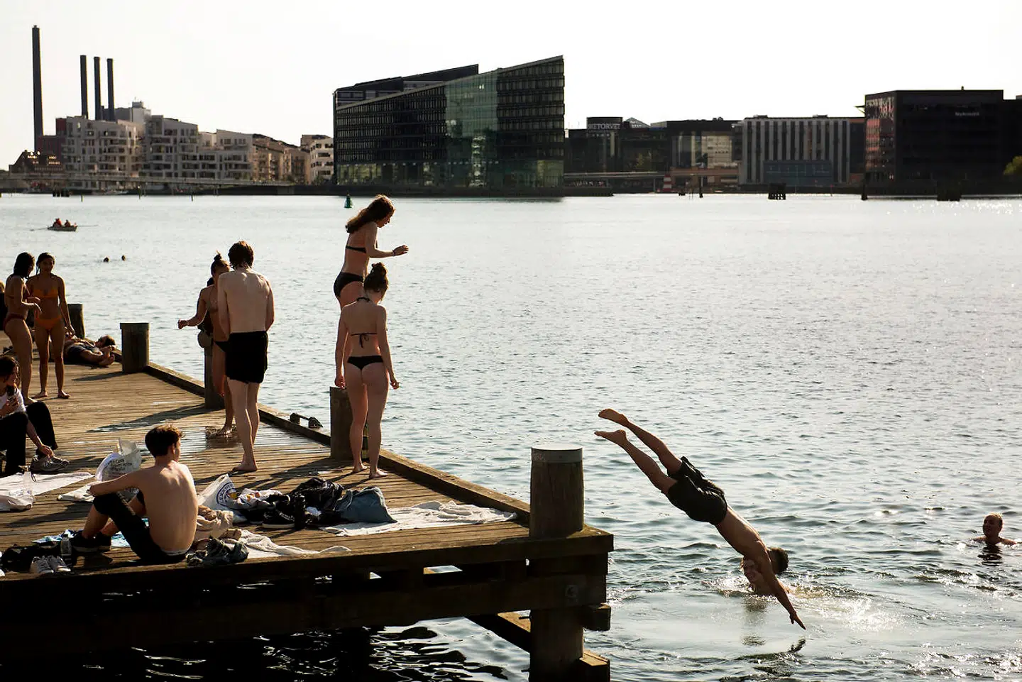 Det skal tage elendige fire måneder før danskerne kan få deres feriepenge. Den offentlige sektor er ineffektiv, skriver Esther Dora Rado.