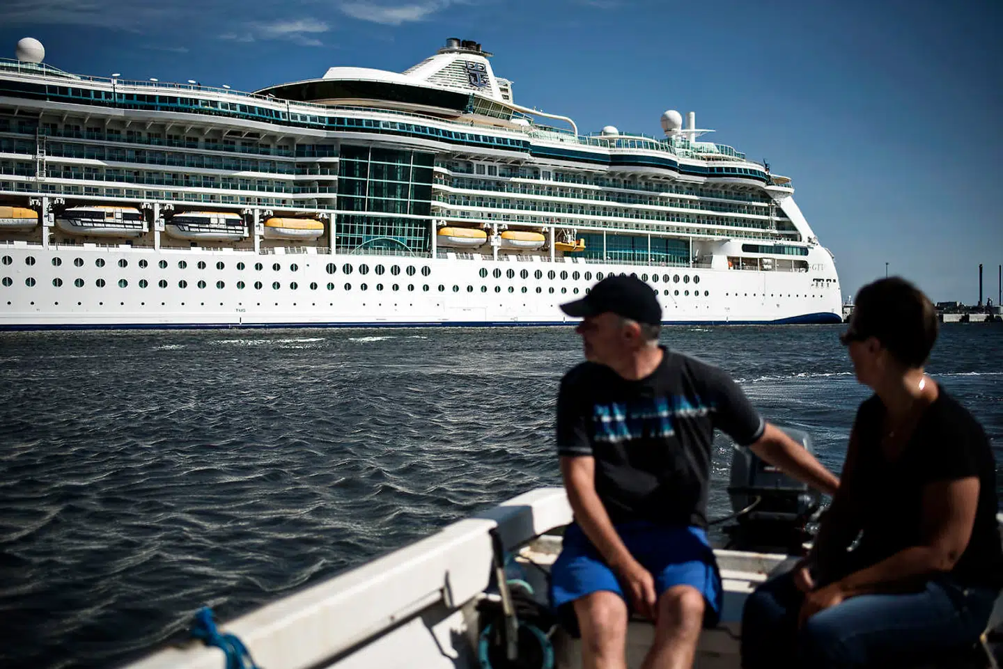 »Er det virkelig rigtigt, at København vægter hensynet til en turistindtægt højere end hensynet til vores miljø og anstændige løn- og arbejdsforhold? Begge områder, som vi har kæmpet for og er kommet langt med i Danmark, men som vi lige med hensyn til krydstogtskibe vælger at nedprioritere eller se helt bort fra,« skriver Carsten Laursen.