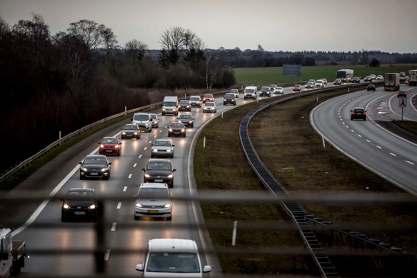 »SFs forslag er ren symbolpolitik, det medfører store samfundsøkonomiske omkostninger og udgør et alvorligt indgreb i den personlige frihed, som ikke står i forhold til dets ringe effekt på miljø og klima,« skriver Ole P. Kristensen i denne leder.